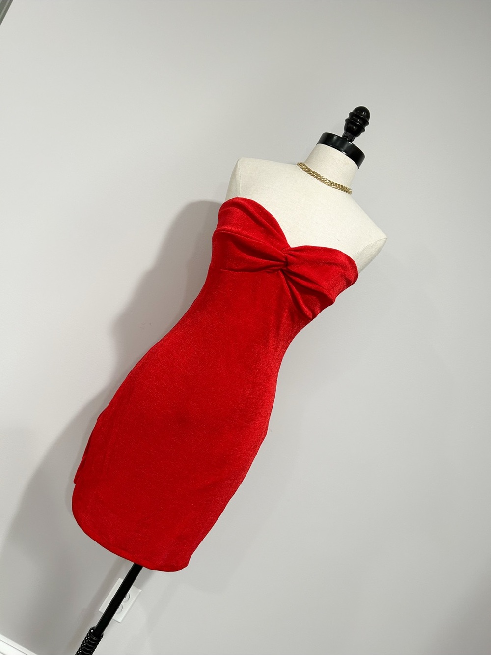 Red Strapless Twist-Front Bodycon Dress